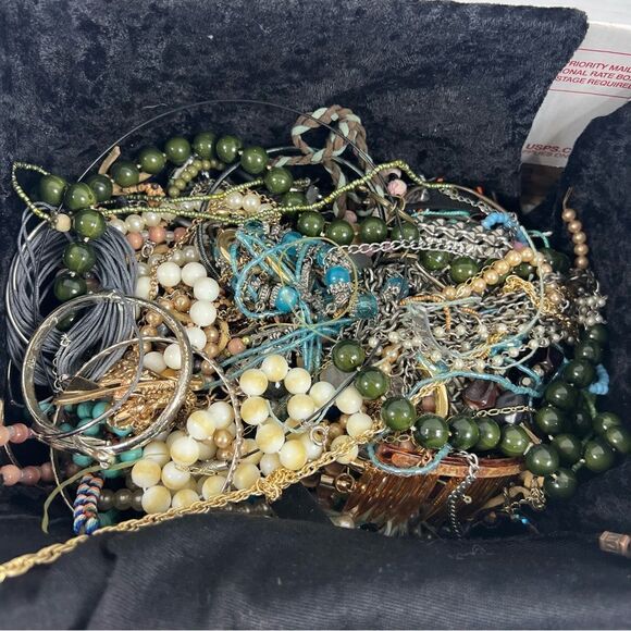 5 pounds of craft jewelry bundle vintage to current for repurpose - Picture 7 of 12